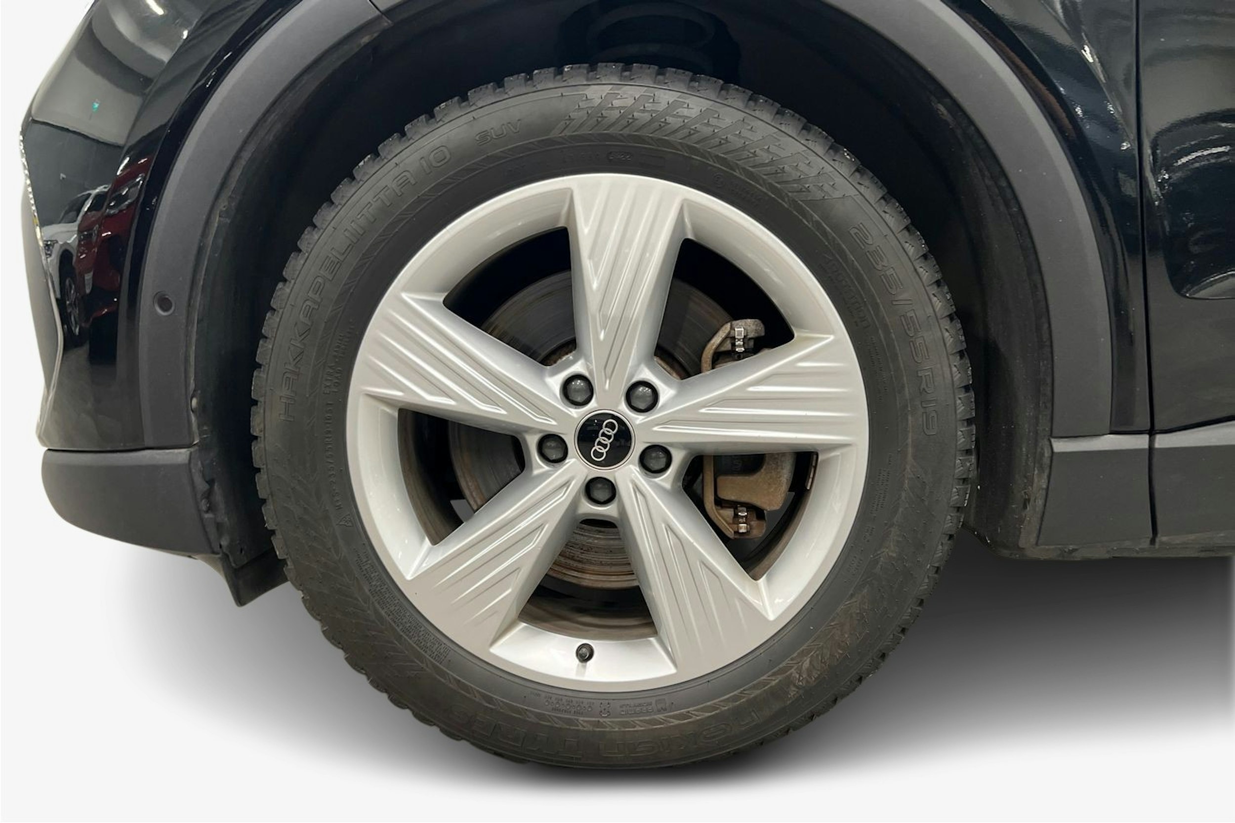 Musta Audi Q4 e-tron 2023 kuva 11.