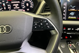 Musta Audi Q4 e-tron 2023 kuva 15.