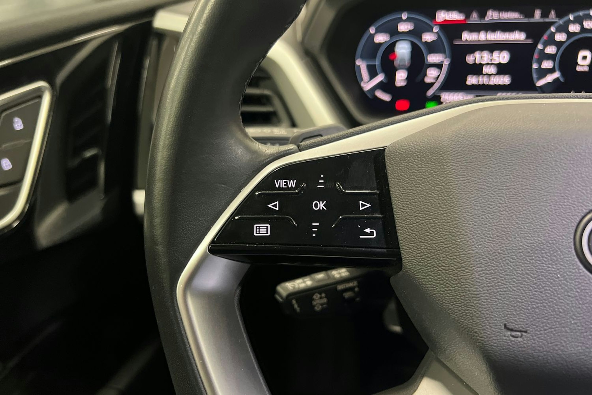 Musta Audi Q4 e-tron 2023 kuva 16.