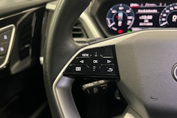 Musta Audi Q4 e-tron 2023 kuva 16.