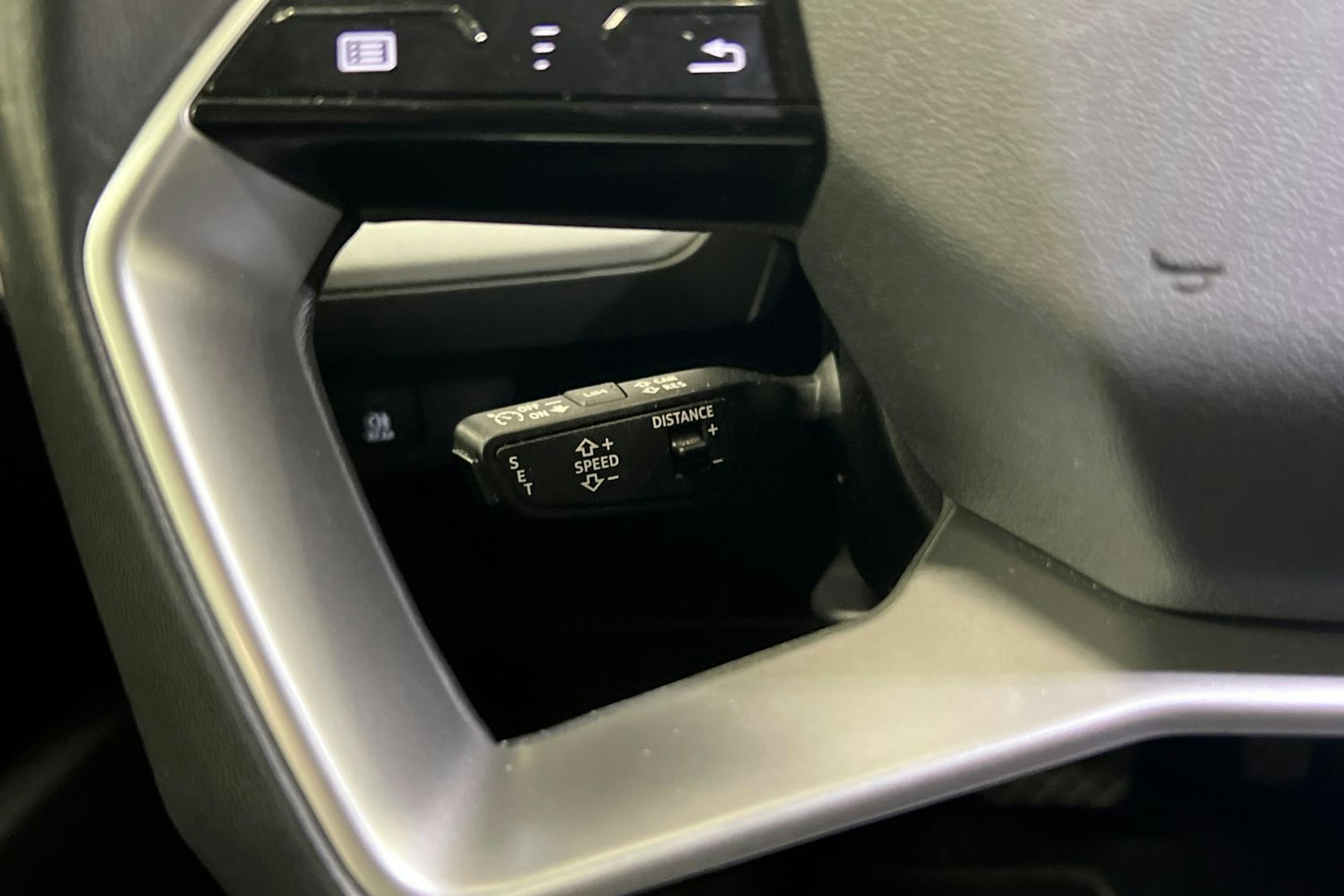 Musta Audi Q4 e-tron 2023 kuva 17.