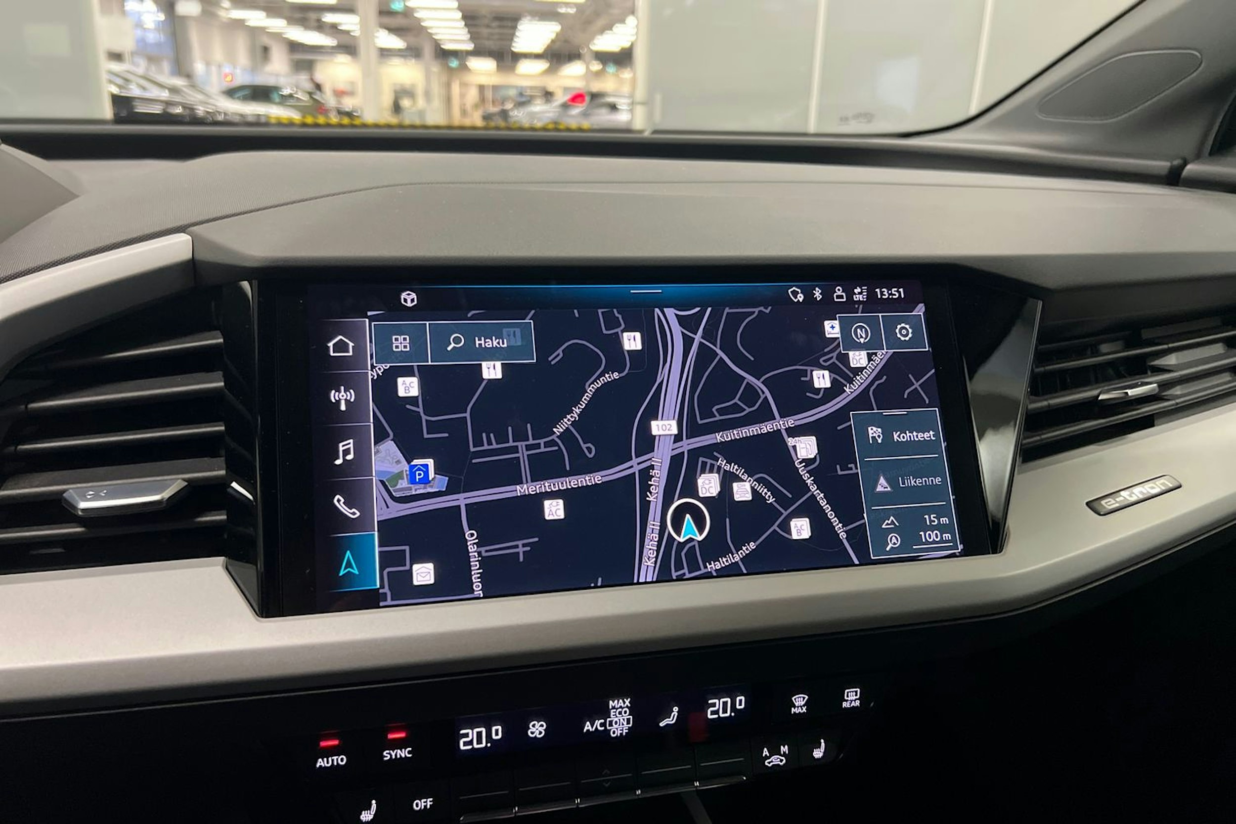 Musta Audi Q4 e-tron 2023 kuva 21.