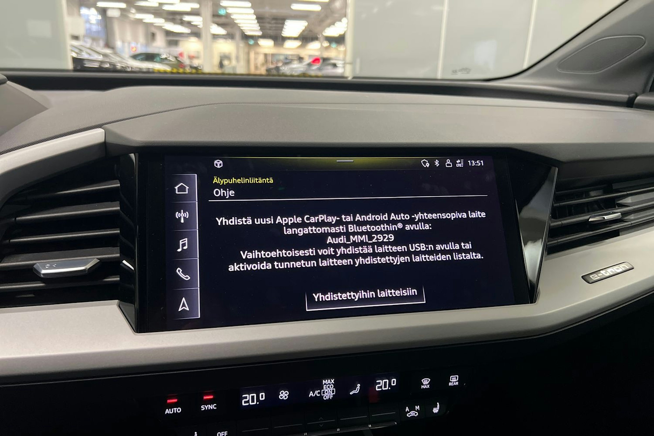 Musta Audi Q4 e-tron 2023 kuva 22.