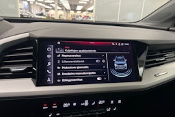 Musta Audi Q4 e-tron 2023 kuva 23.