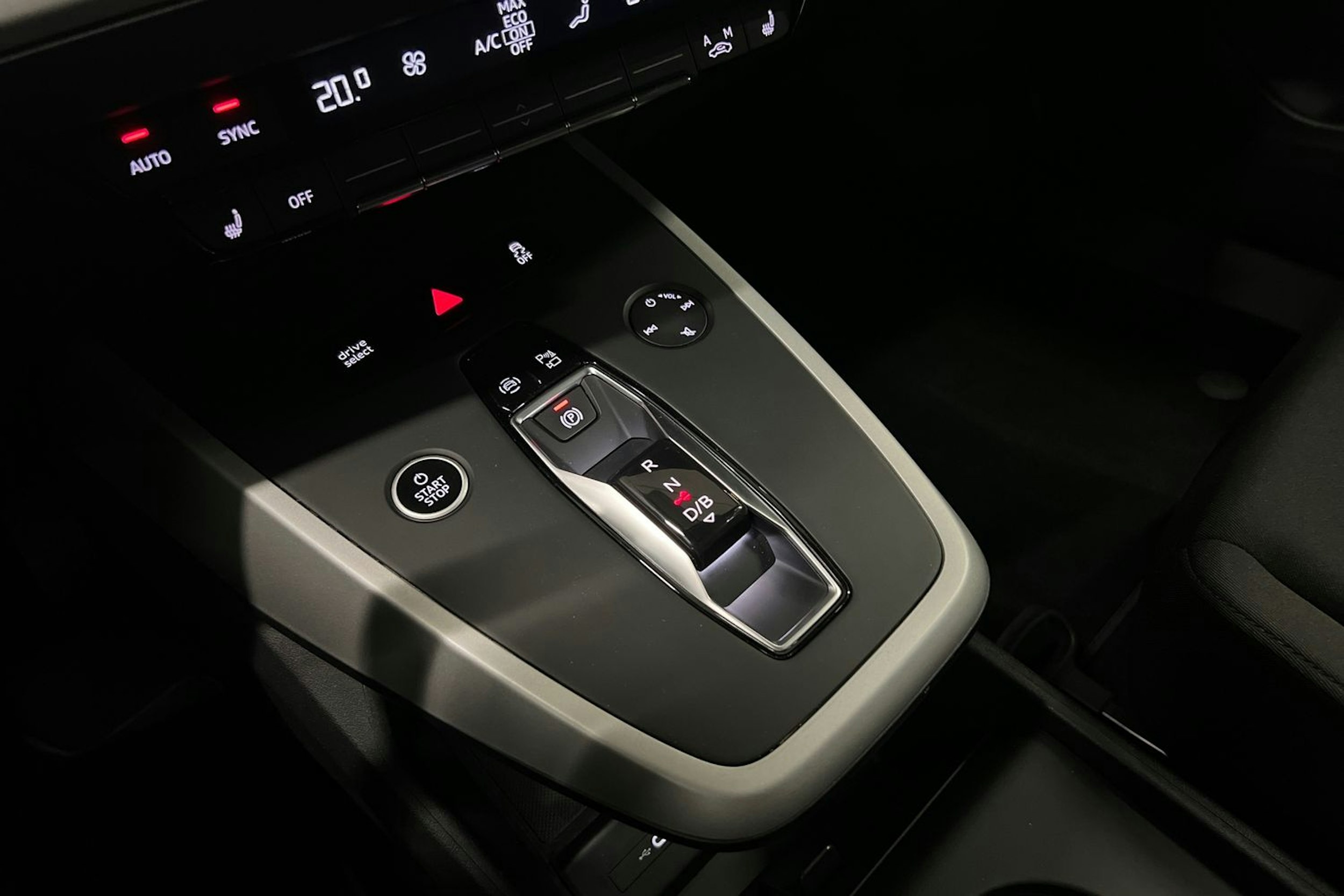 Musta Audi Q4 e-tron 2023 kuva 28.