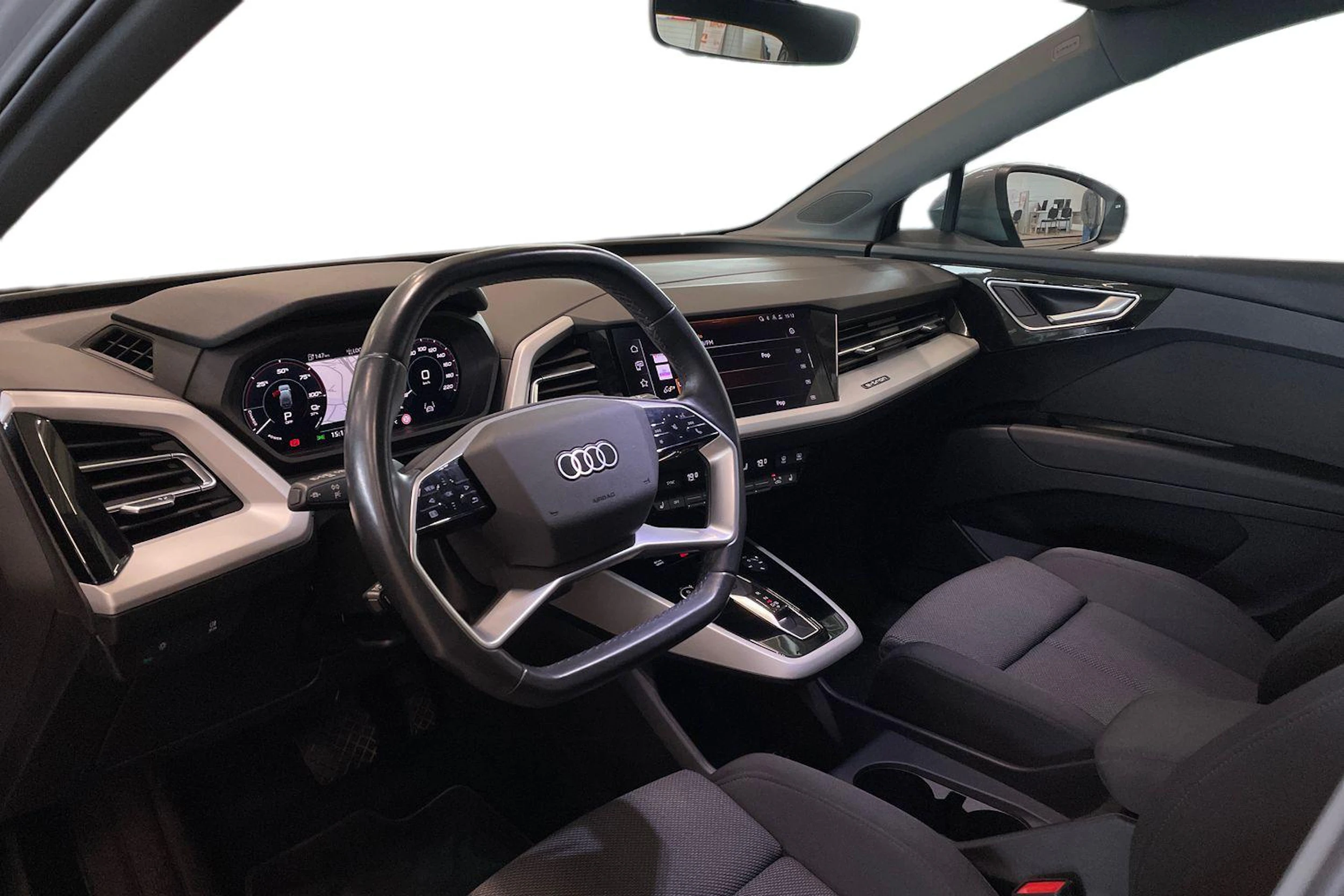harmaa Audi Q4 e-tron 2023 kuva 8.