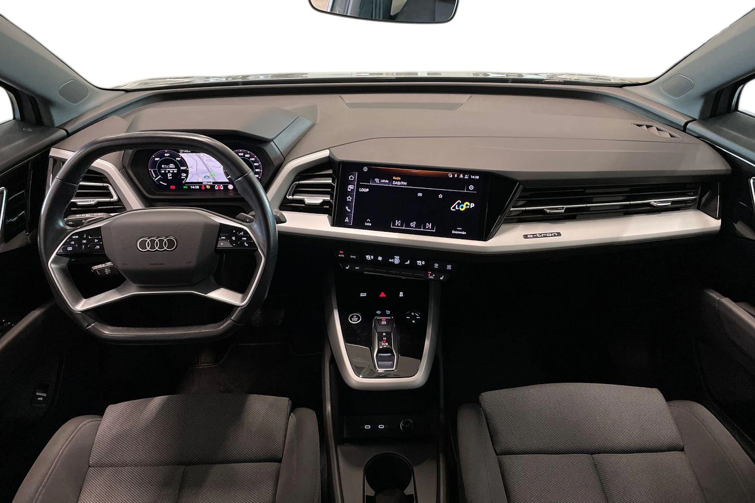 harmaa Audi Q4 e-tron 2023 kuva 9.