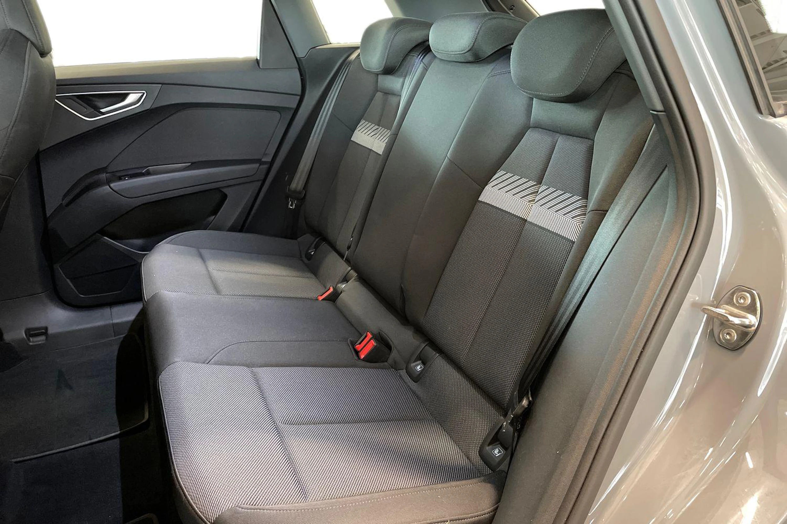 harmaa Audi Q4 e-tron 2023 kuva 11.