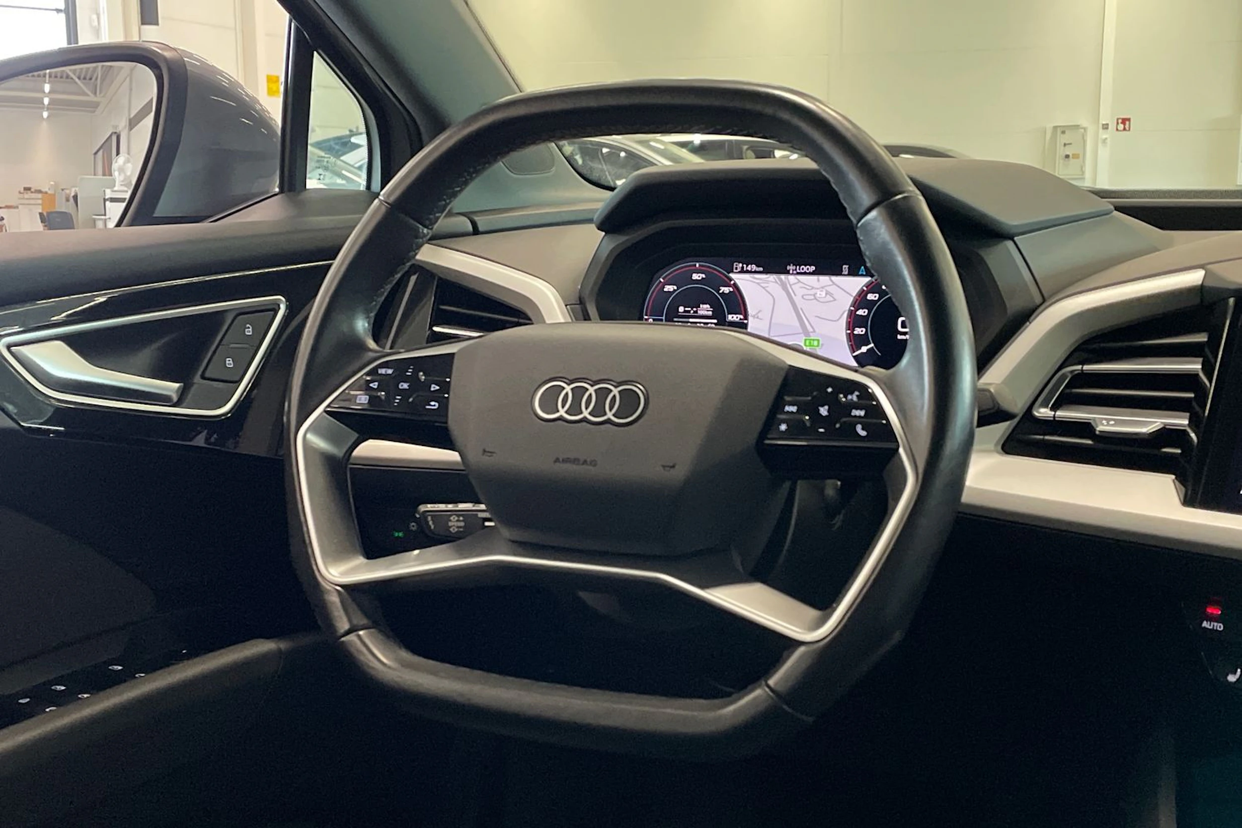 harmaa Audi Q4 e-tron 2023 kuva 16.