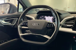 harmaa Audi Q4 e-tron 2023 kuva 16.