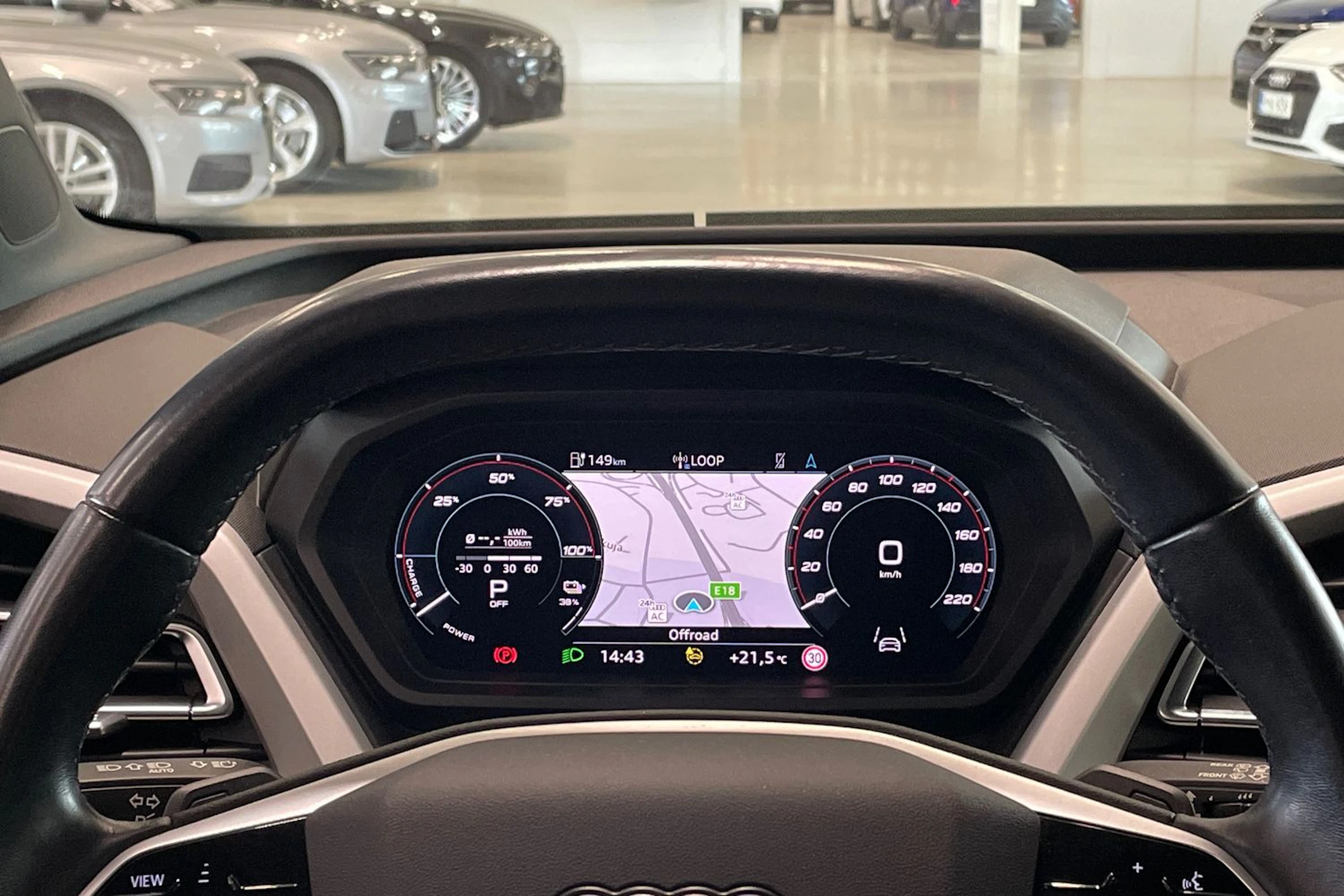 harmaa Audi Q4 e-tron 2023 kuva 17.