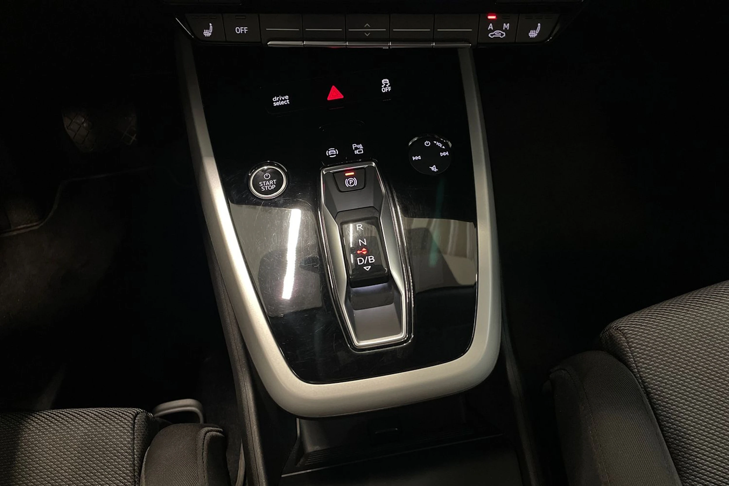harmaa Audi Q4 e-tron 2023 kuva 30.