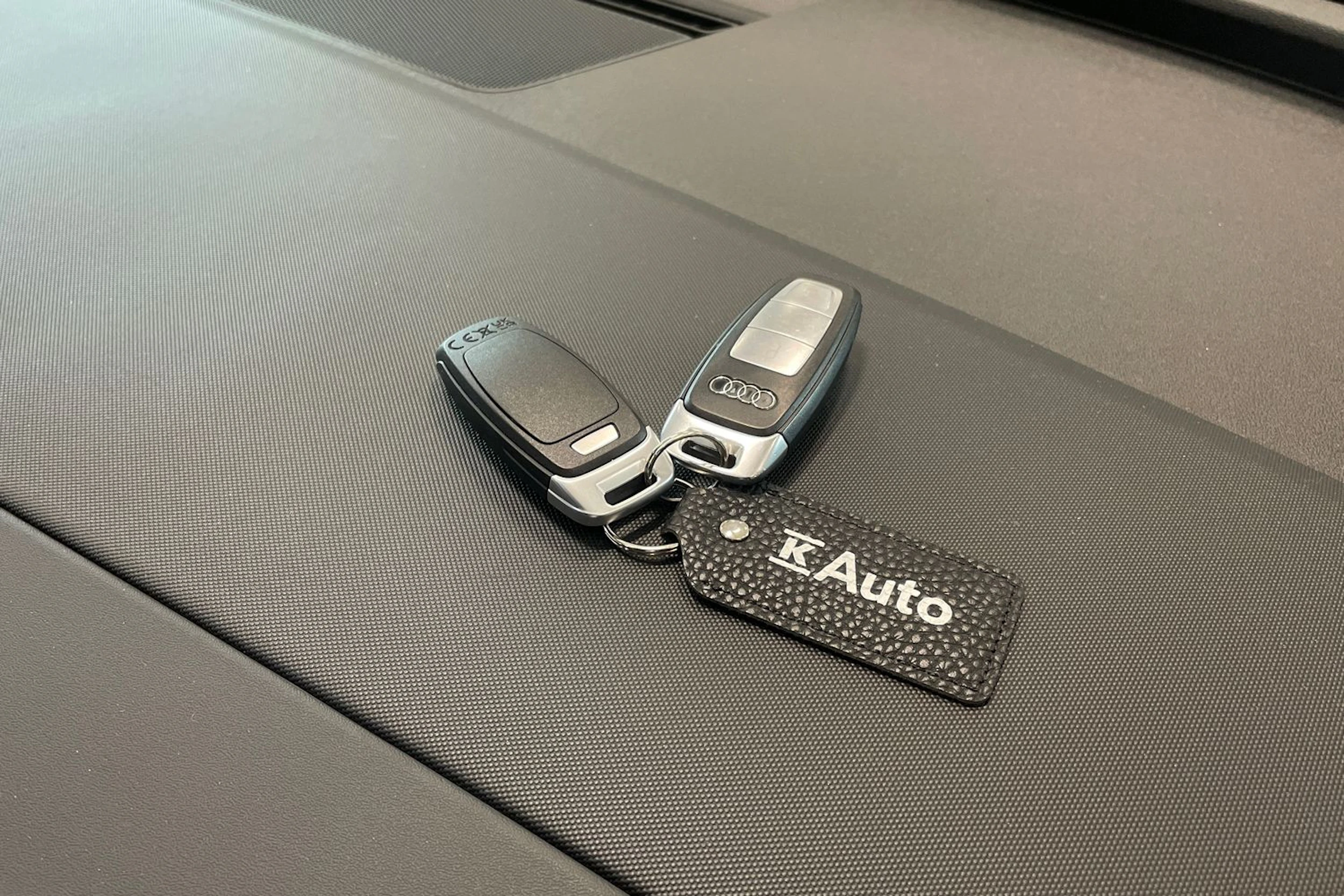 harmaa Audi Q4 e-tron 2023 kuva 35.