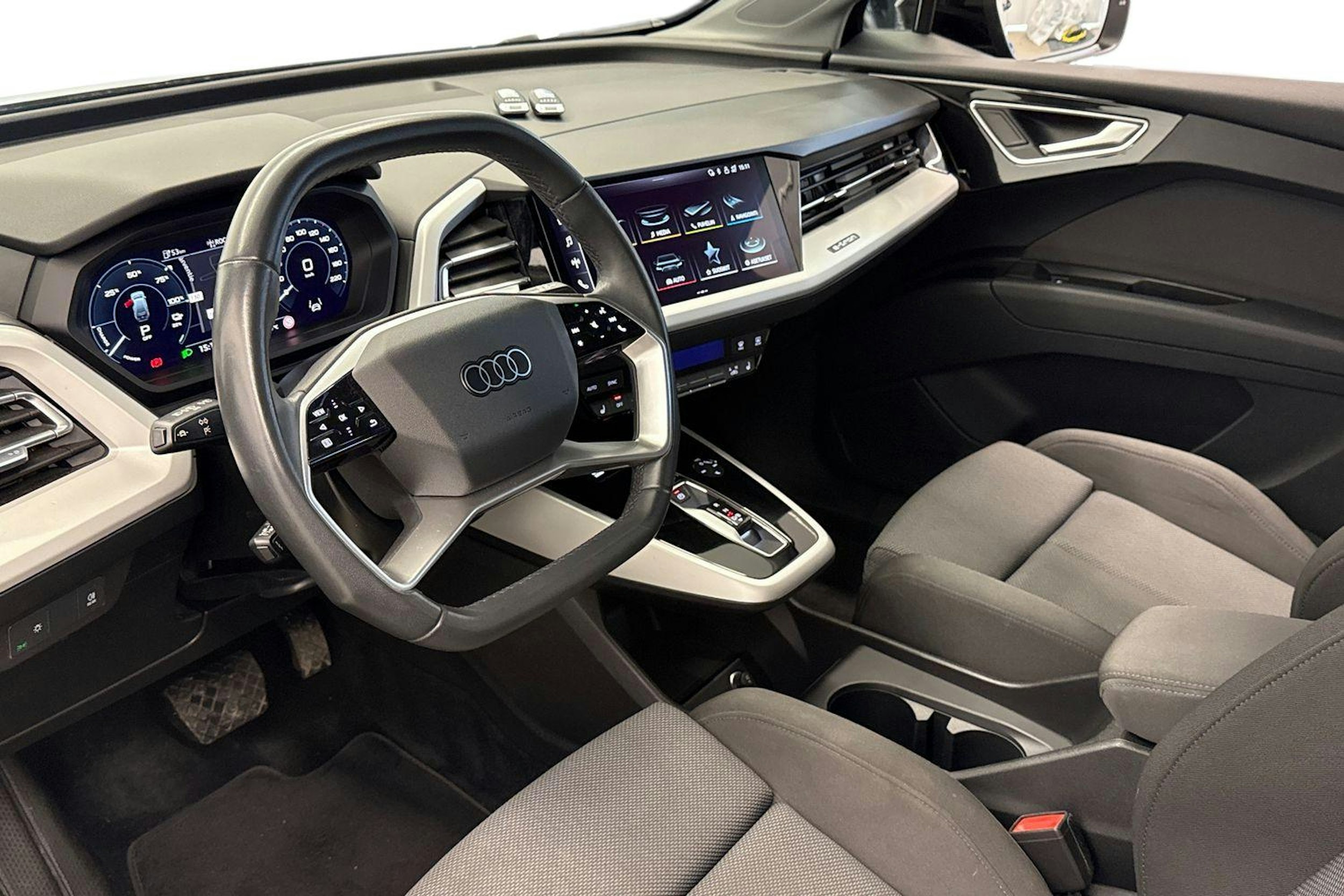 Musta Audi Q4 e-tron 2023 kuva 6.