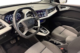 Musta Audi Q4 e-tron 2023 kuva 6.