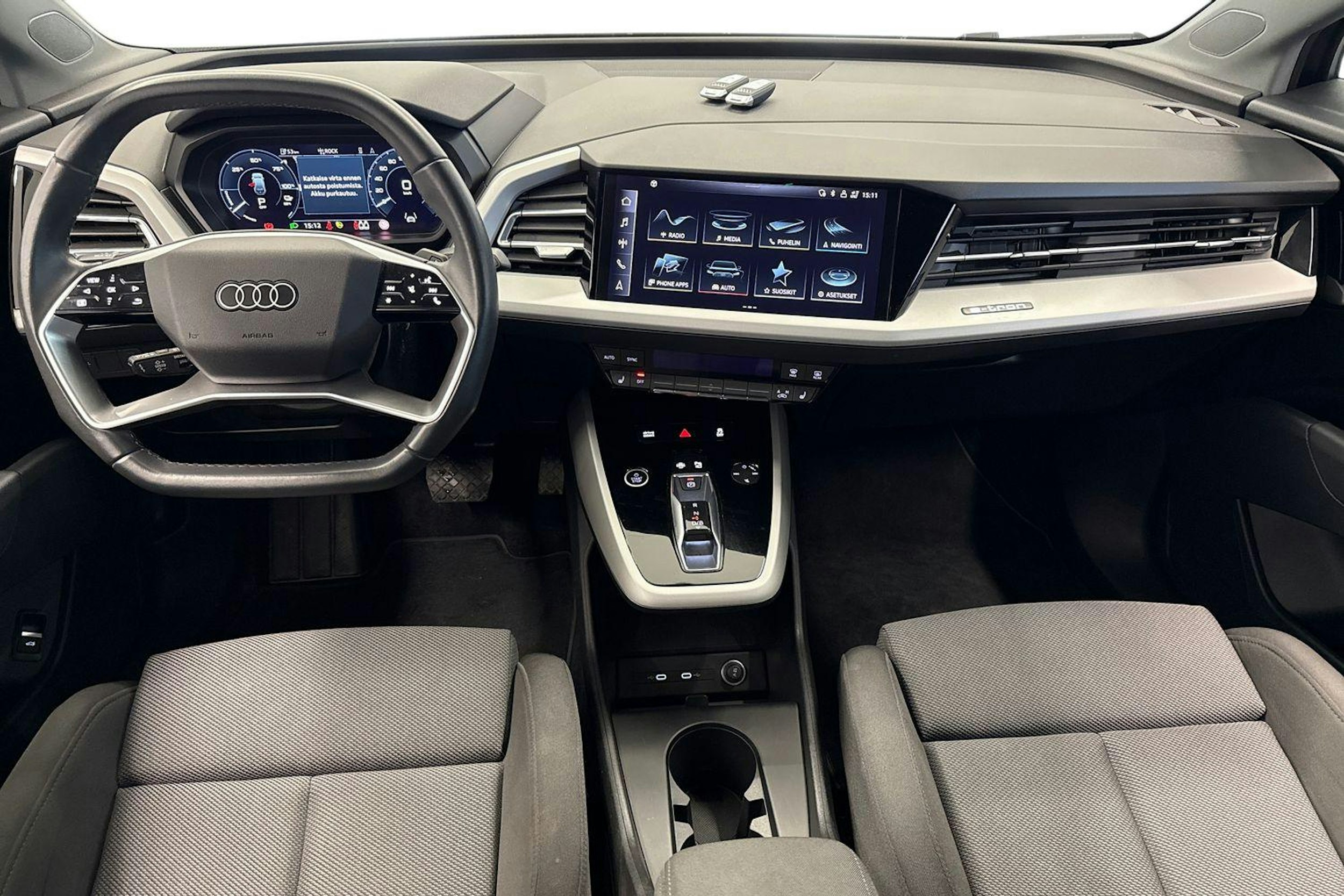 Musta Audi Q4 e-tron 2023 kuva 7.