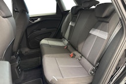 Musta Audi Q4 e-tron 2023 kuva 8.