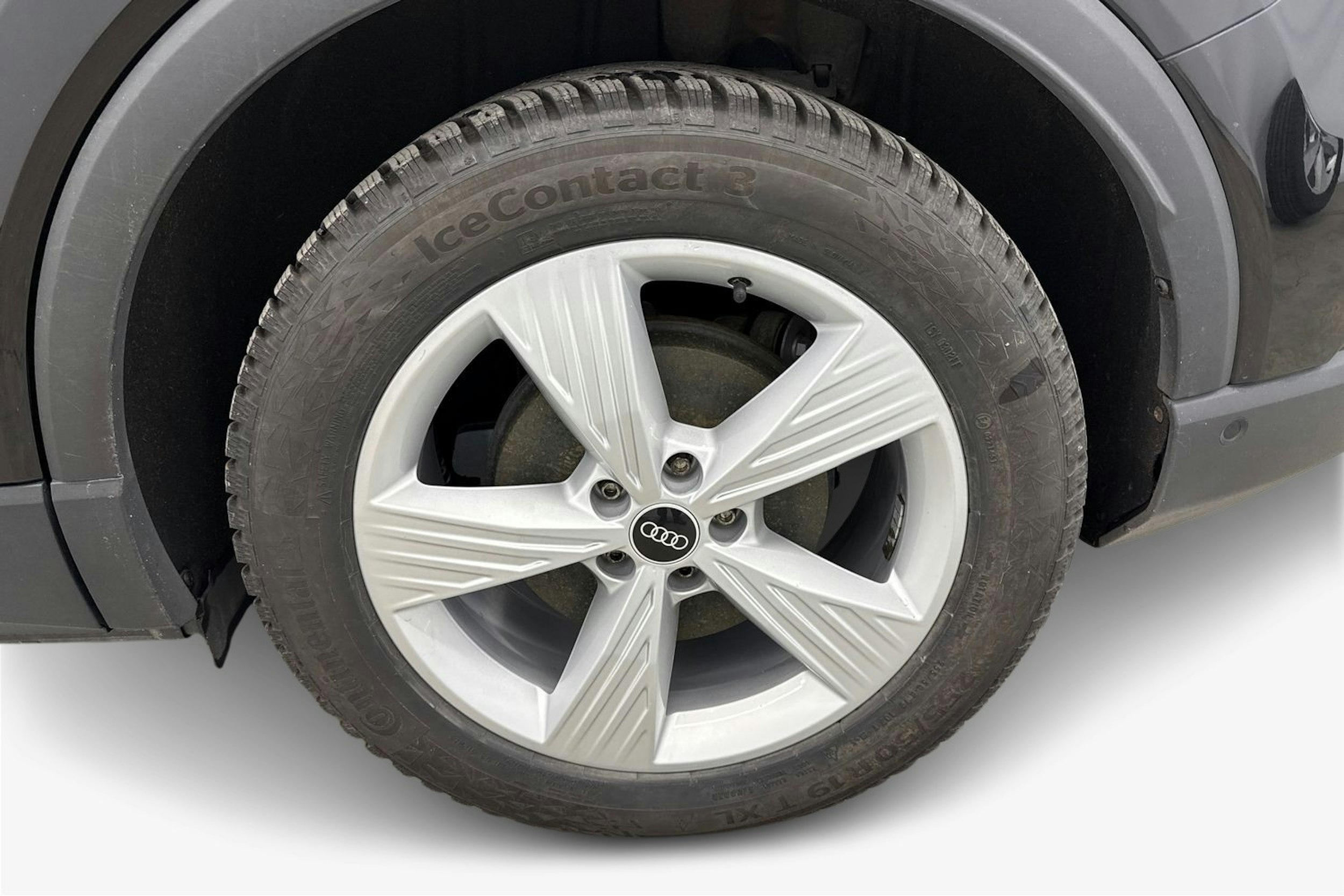 Musta Audi Q4 e-tron 2023 kuva 9.