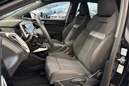 Musta Audi Q4 e-tron 2023 kuva 19.