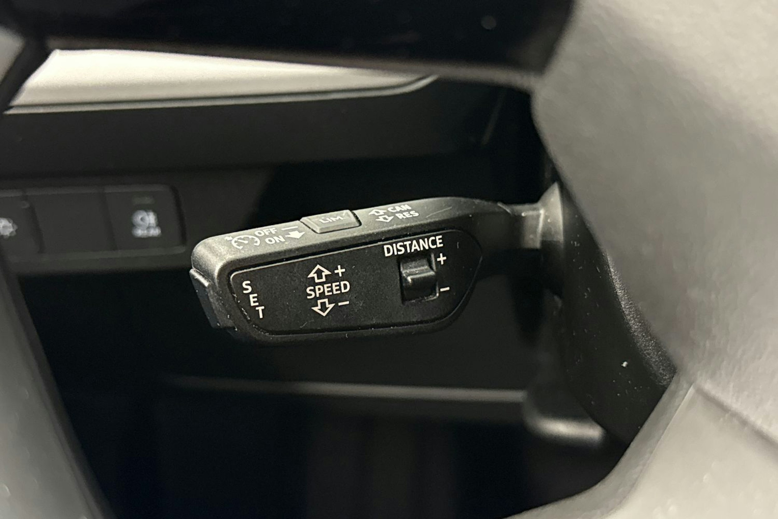 Musta Audi Q4 e-tron 2023 kuva 20.