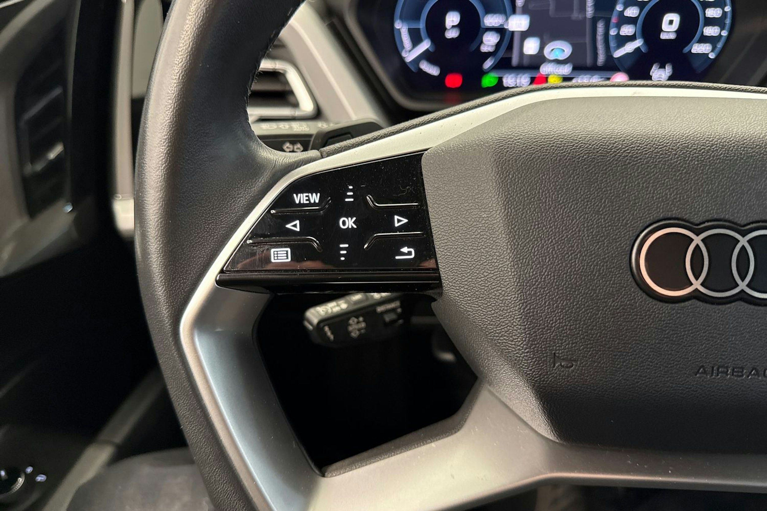 Musta Audi Q4 e-tron 2023 kuva 21.