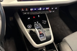 Musta Audi Q4 e-tron 2023 kuva 24.