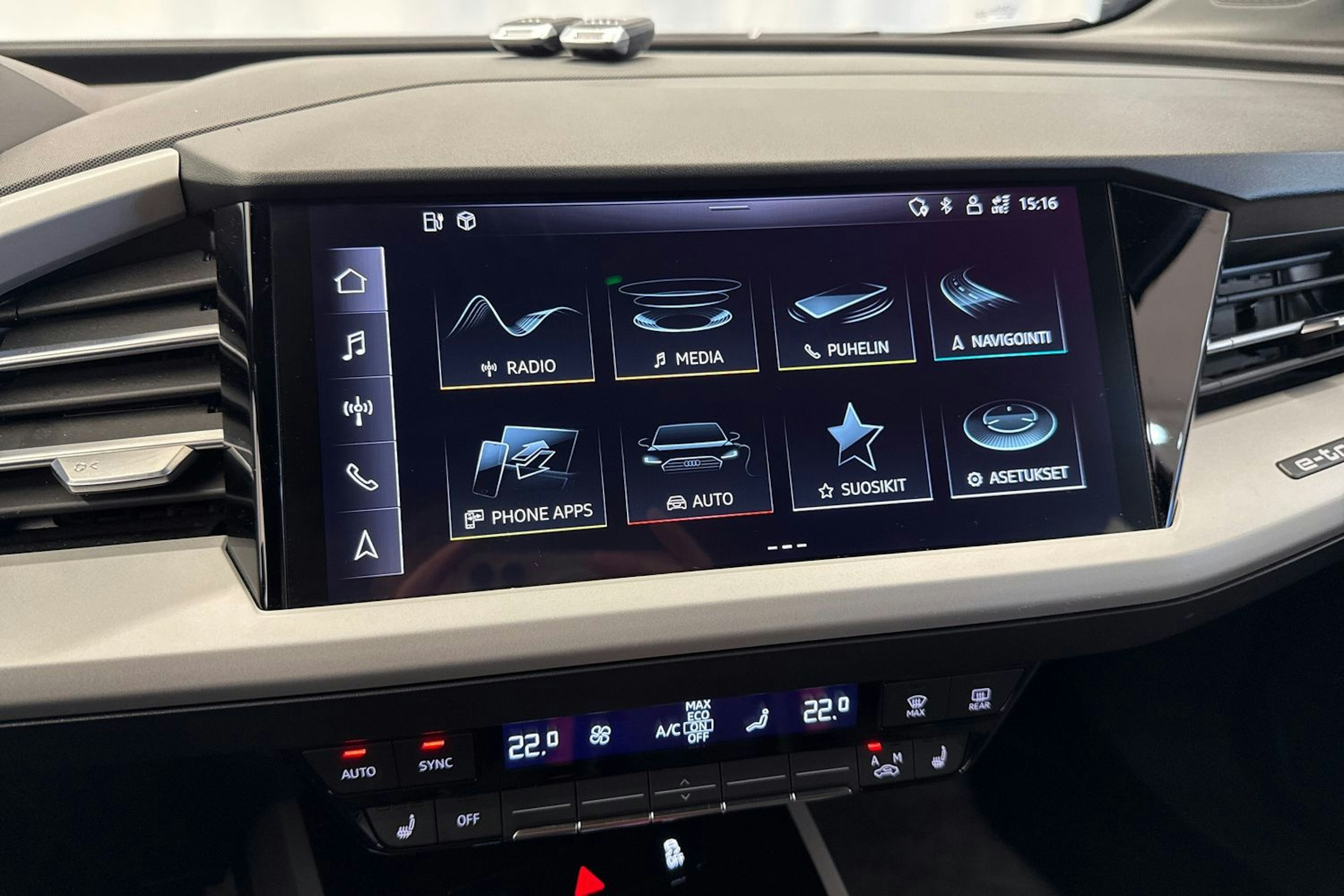 Musta Audi Q4 e-tron 2023 kuva 25.