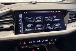 Musta Audi Q4 e-tron 2023 kuva 25.