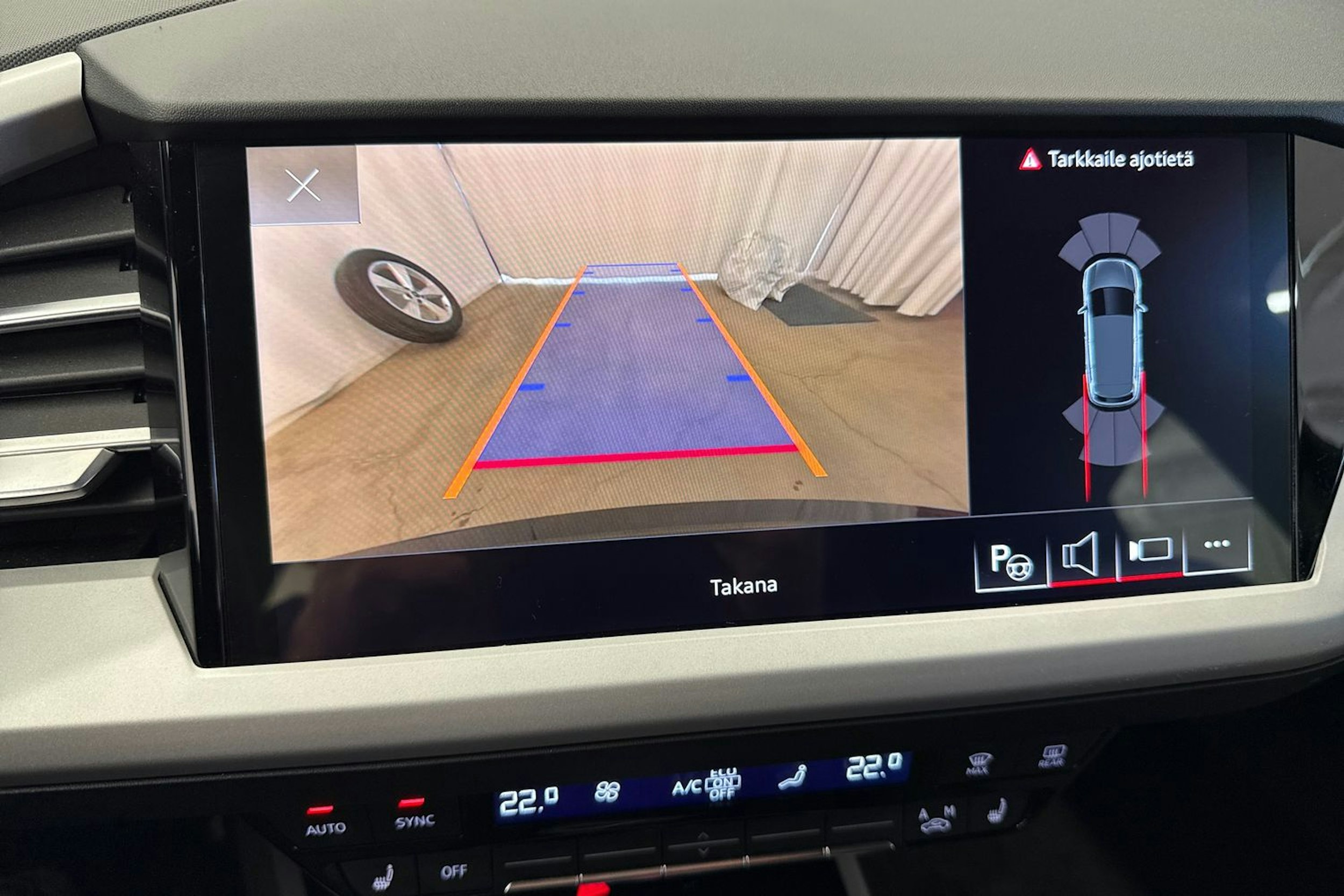 Musta Audi Q4 e-tron 2023 kuva 28.