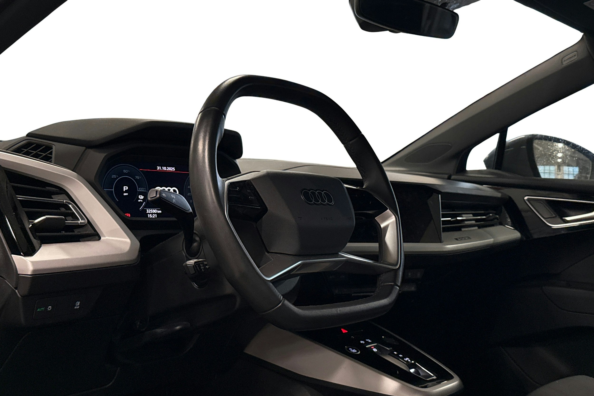 harmaa Audi Q4 e-tron 2023 kuva 3.