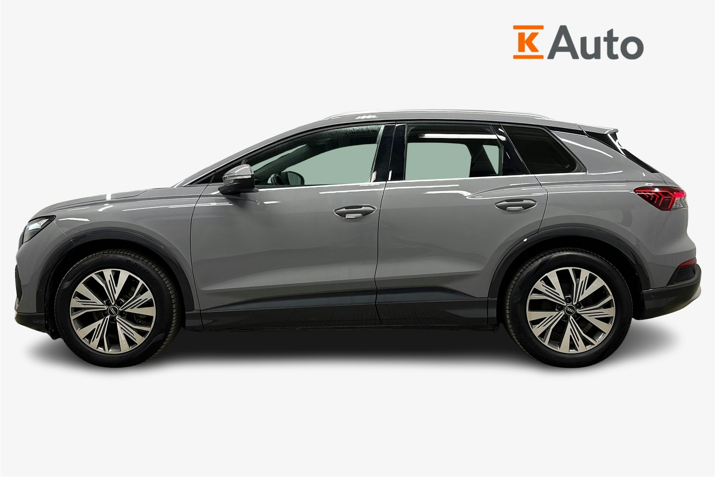 harmaa Audi Q4 e-tron 2023 kuva 6.