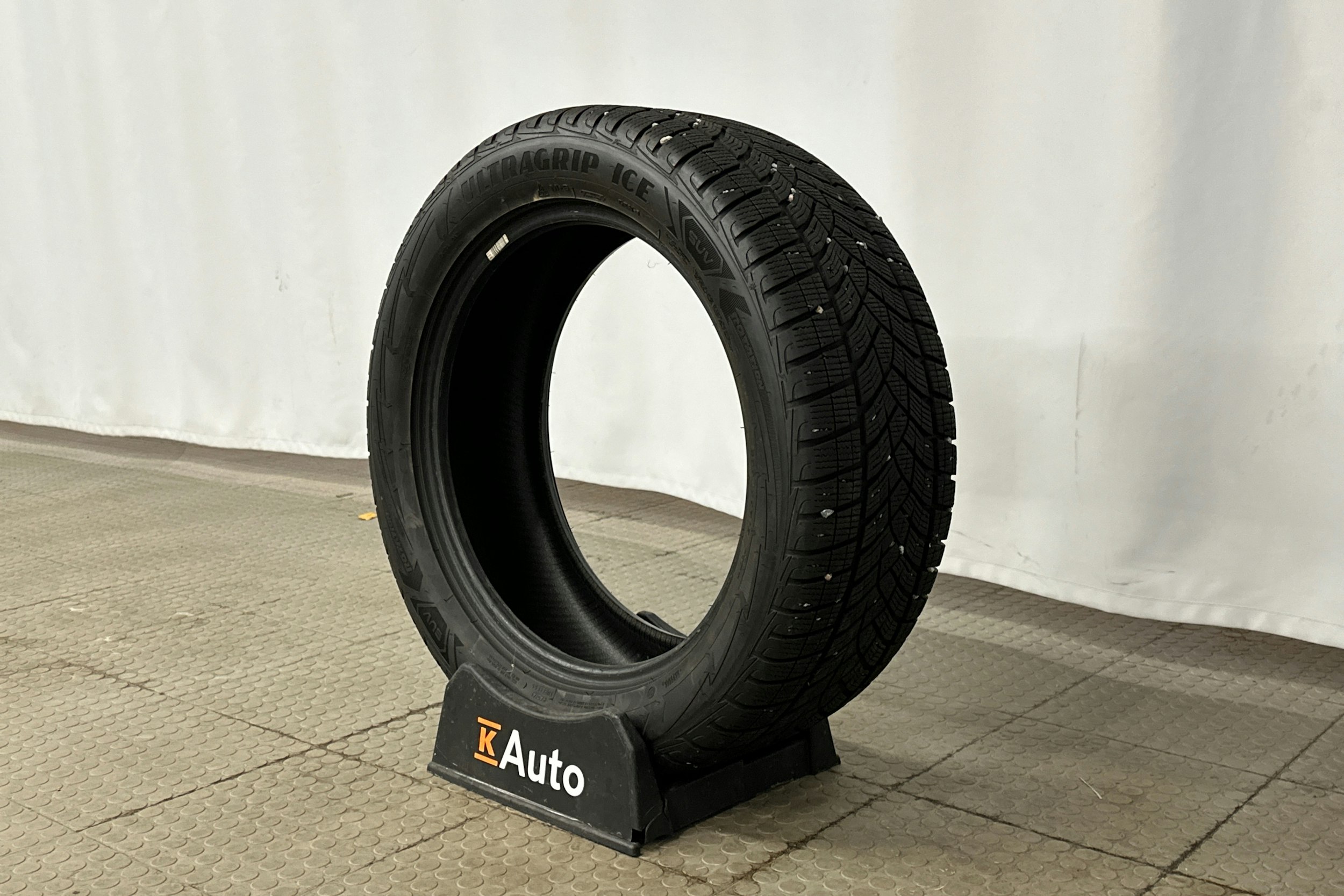 harmaa Audi Q4 e-tron 2023 kuva 13.