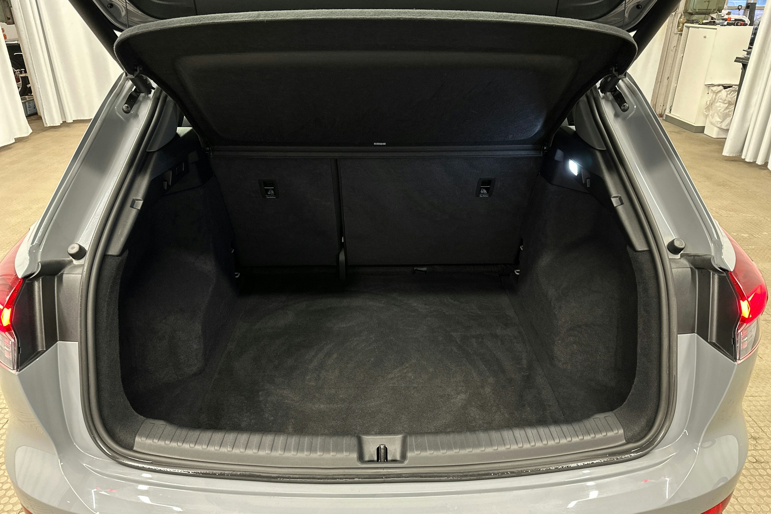 harmaa Audi Q4 e-tron 2023 kuva 14.