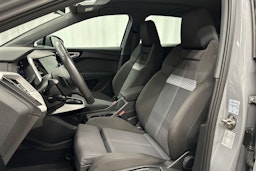 harmaa Audi Q4 e-tron 2023 kuva 17.