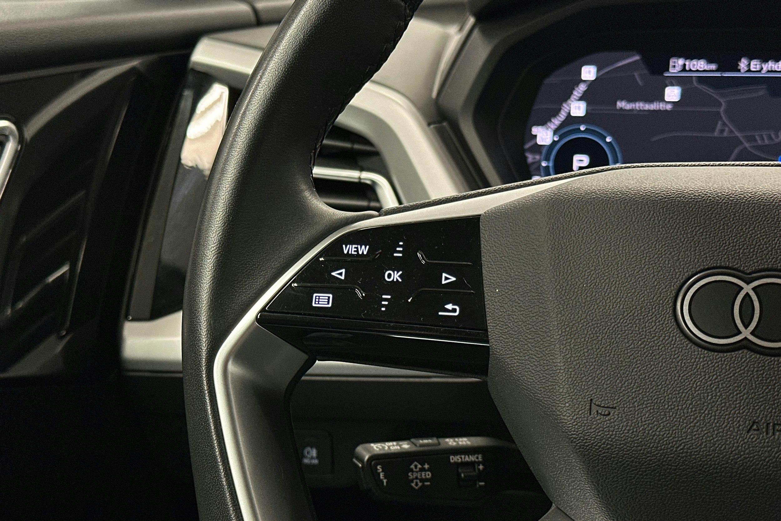 harmaa Audi Q4 e-tron 2023 kuva 19.