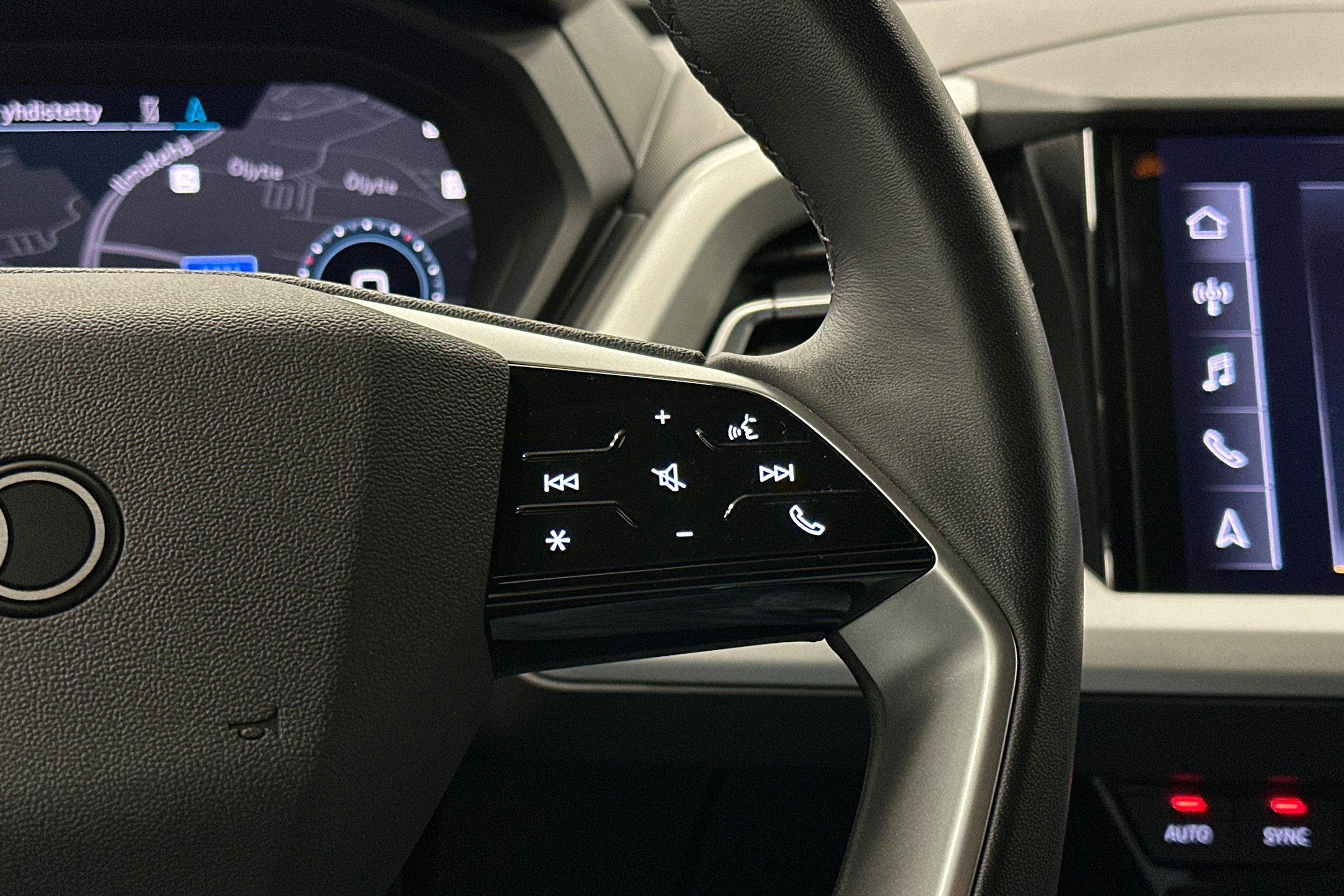 harmaa Audi Q4 e-tron 2023 kuva 20.