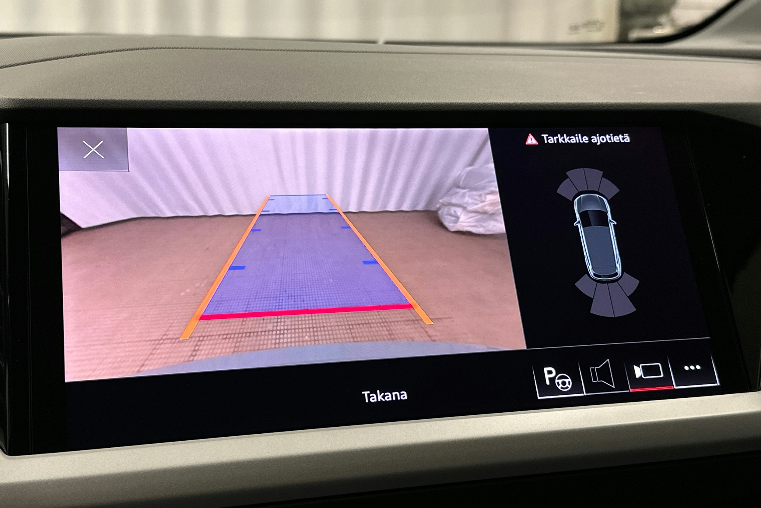 harmaa Audi Q4 e-tron 2023 kuva 28.