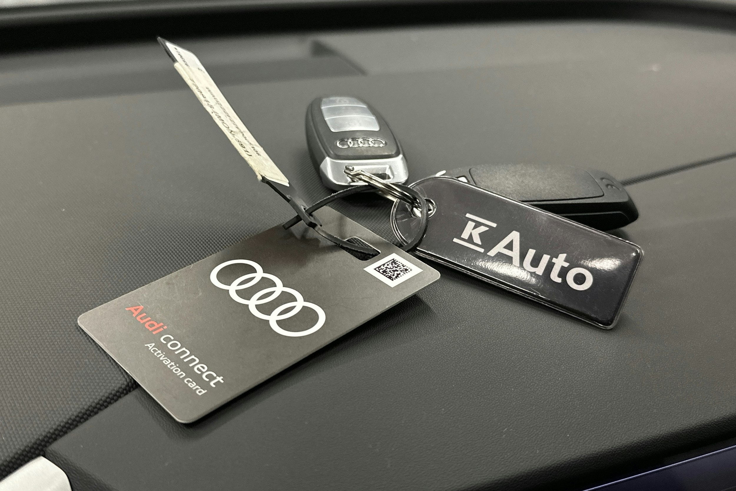 harmaa Audi Q4 e-tron 2023 kuva 32.