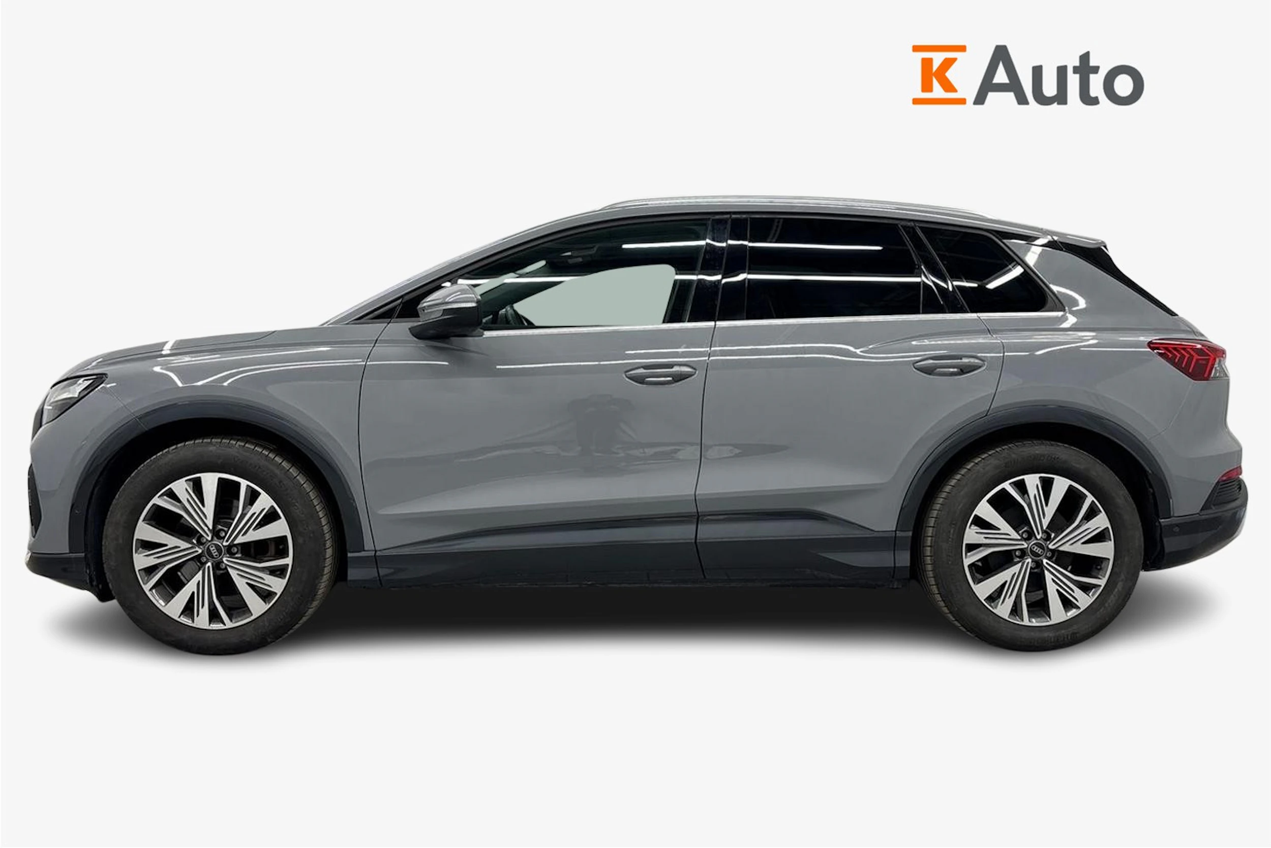 harmaa Audi Q4 e-tron 2023 kuva 5.