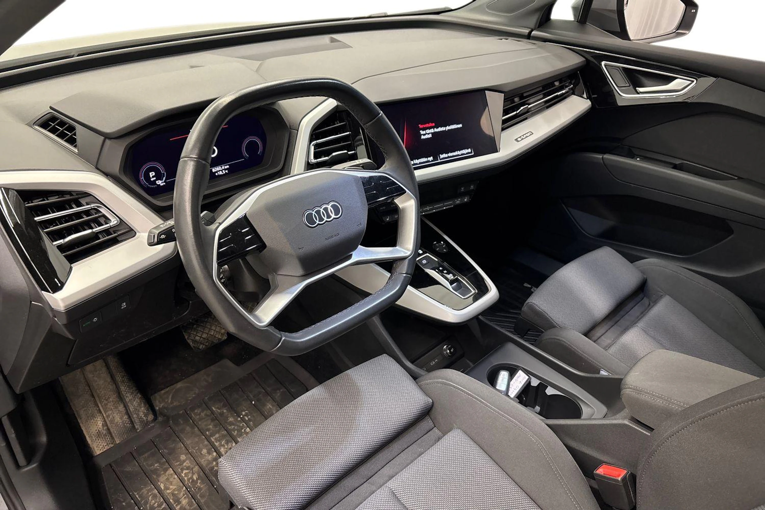 harmaa Audi Q4 e-tron 2023 kuva 6.