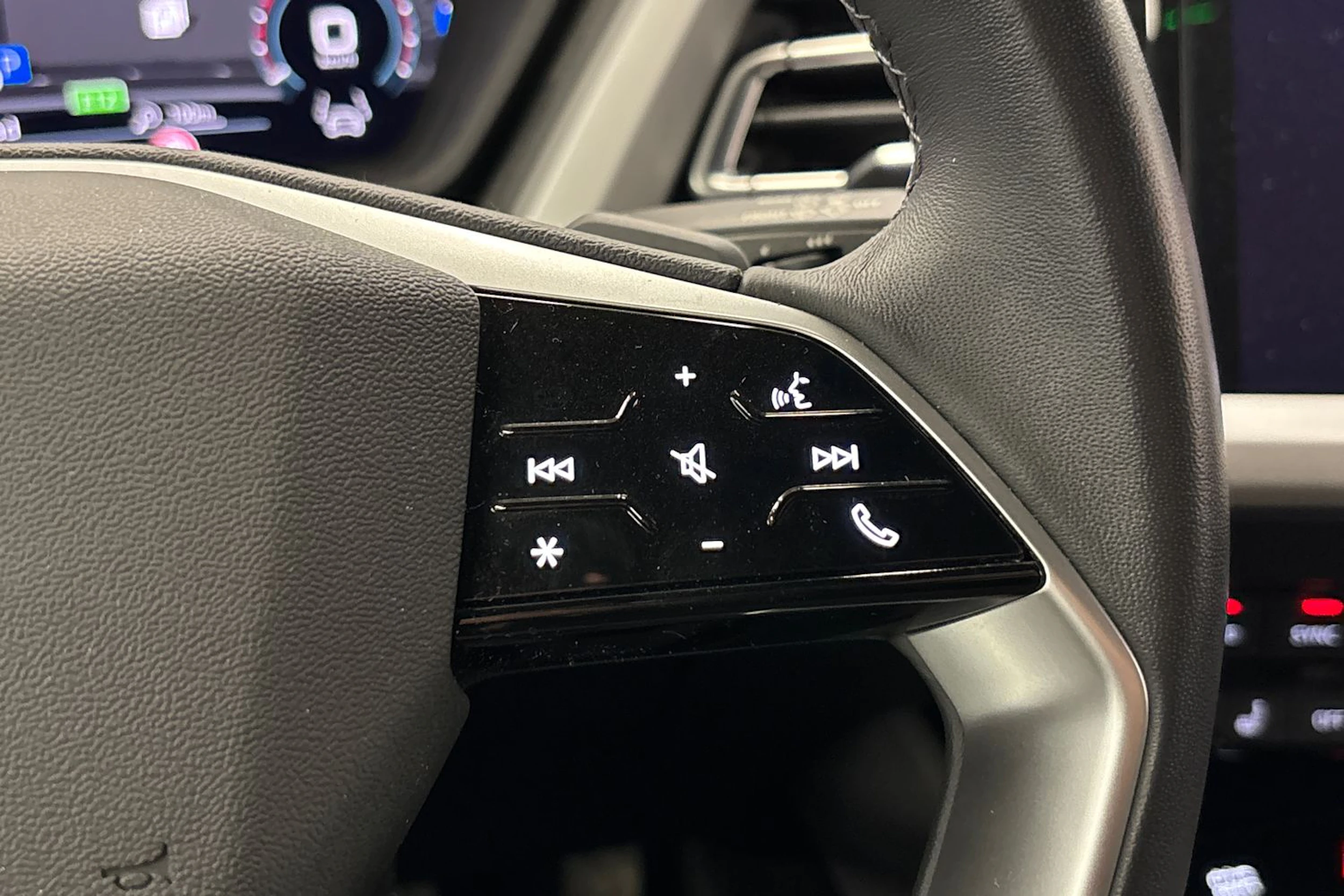 harmaa Audi Q4 e-tron 2023 kuva 17.