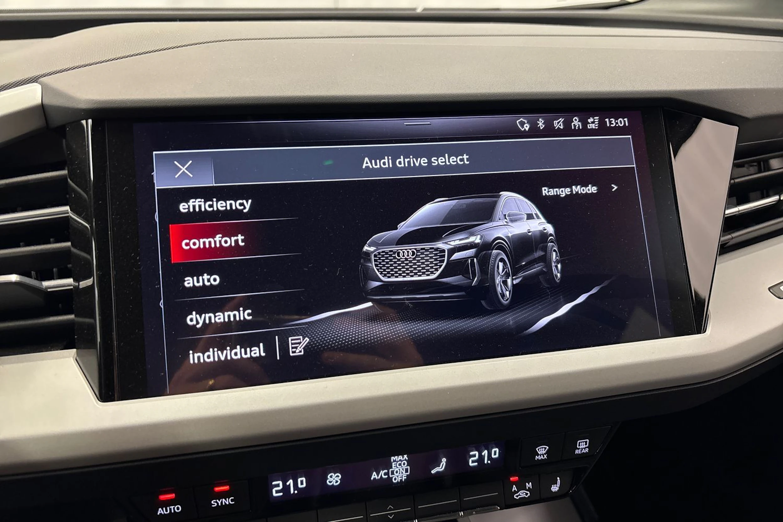 harmaa Audi Q4 e-tron 2023 kuva 22.