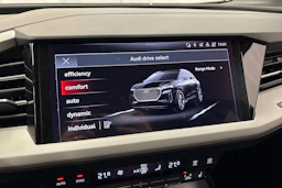 harmaa Audi Q4 e-tron 2023 kuva 22.