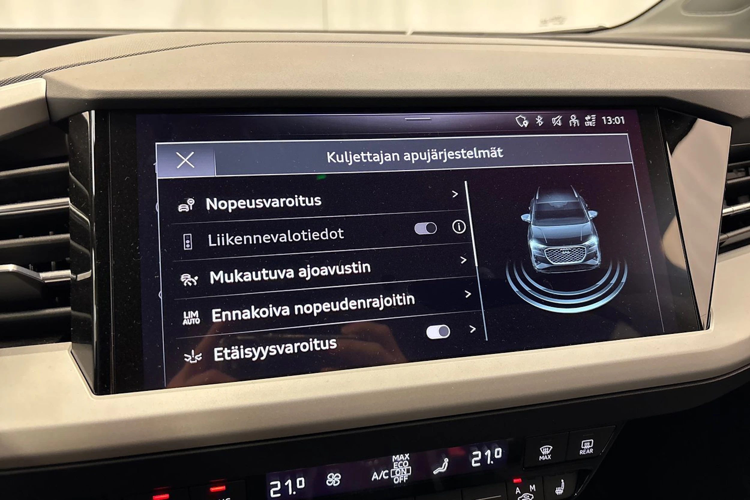 harmaa Audi Q4 e-tron 2023 kuva 23.