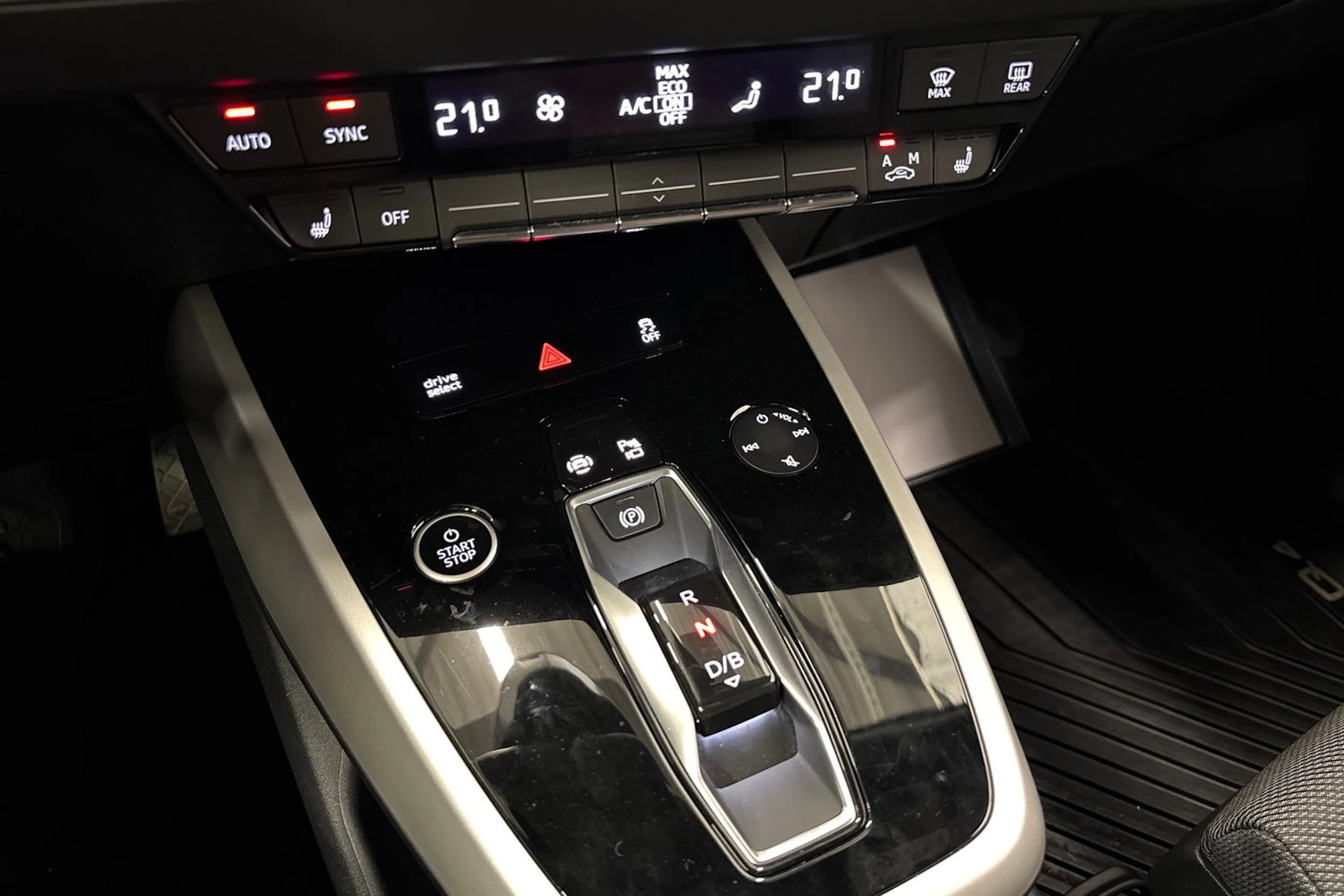 harmaa Audi Q4 e-tron 2023 kuva 24.