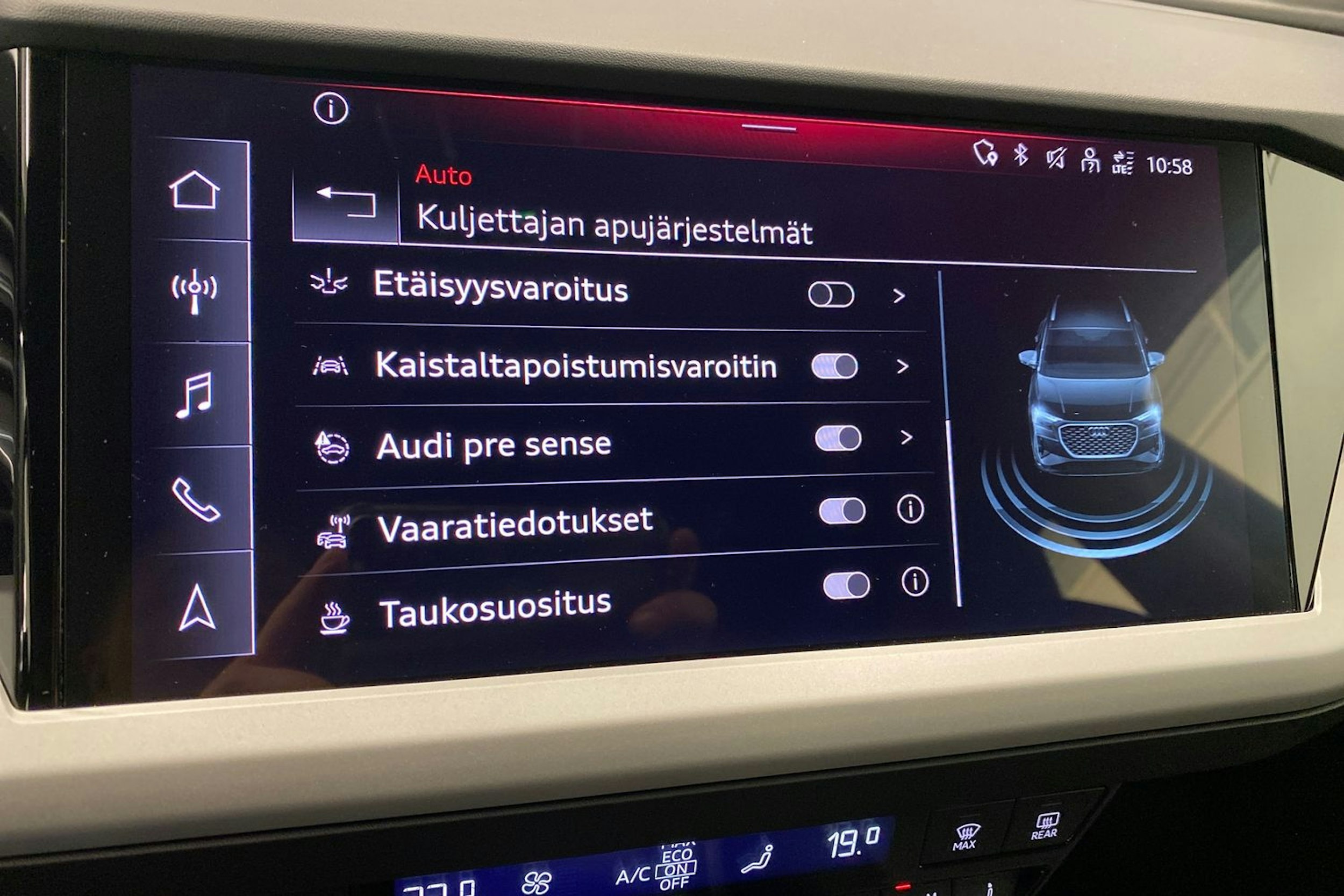 met. sininen Audi Q4 e-tron 2023 kuva 30.