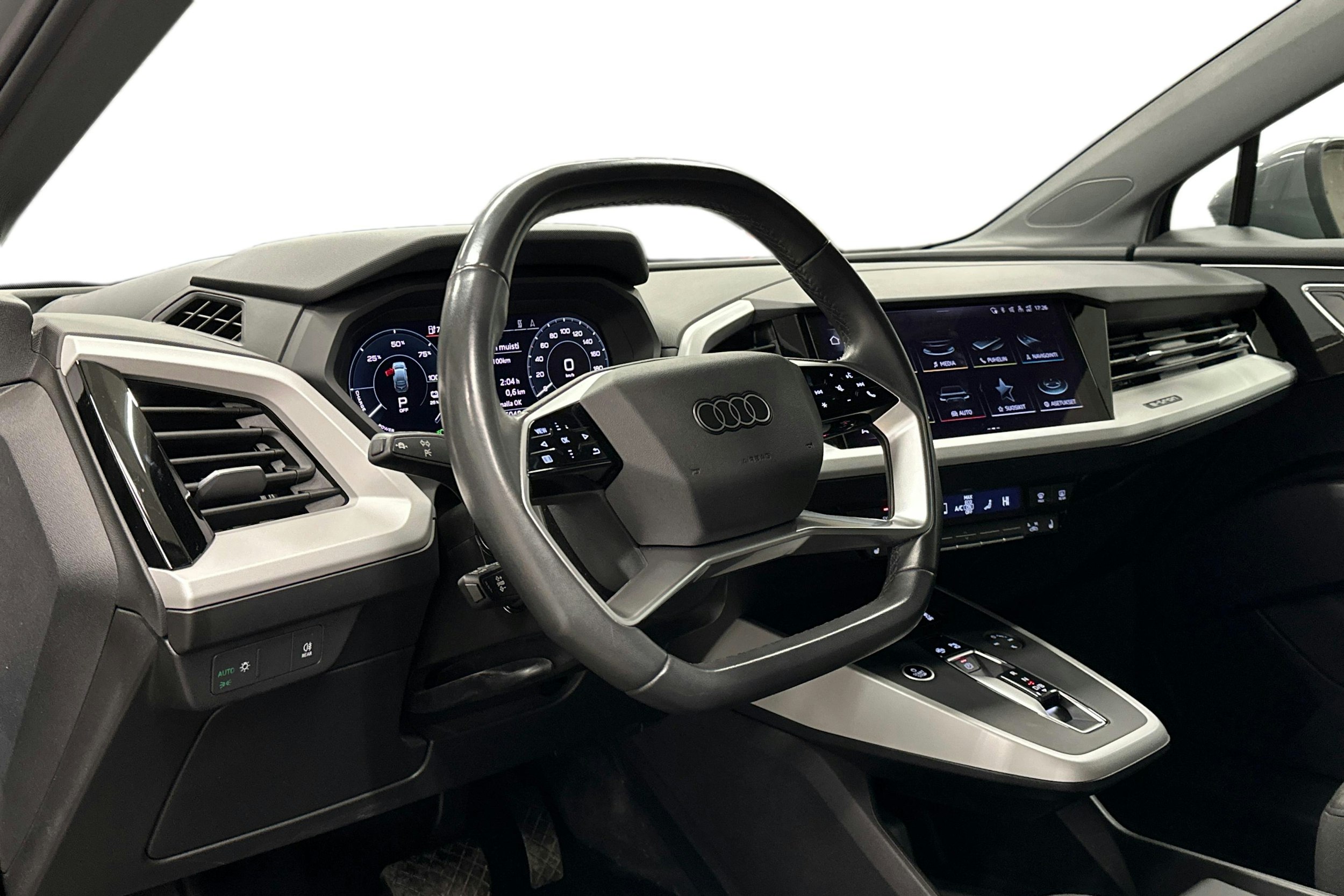 harmaa Audi Q4 e-tron 2023 kuva 3.