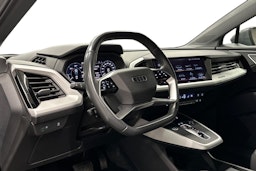 harmaa Audi Q4 e-tron 2023 kuva 3.