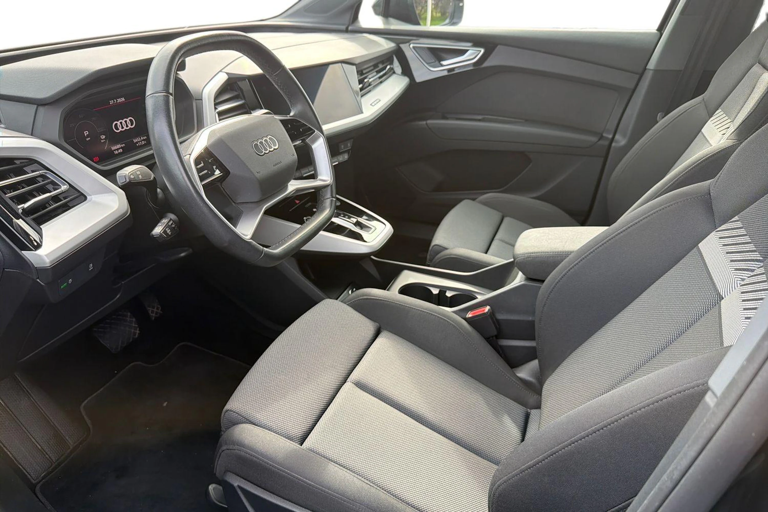 musta Audi Q4 e-tron 2023 kuva 6.