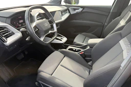 musta Audi Q4 e-tron 2023 kuva 6.